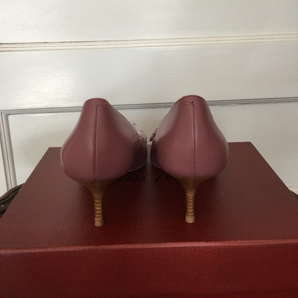 Donald/Pliner FELICITYUS Orchid Snake Print pumps - Picture 5 of 8